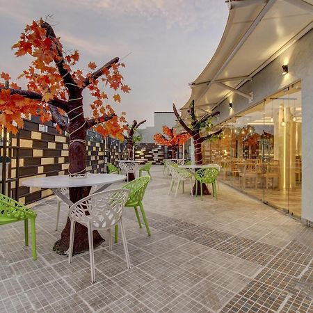 Townhouse Geetraj Near Shalimar Gateway Lucknow Hotell Exteriör bild