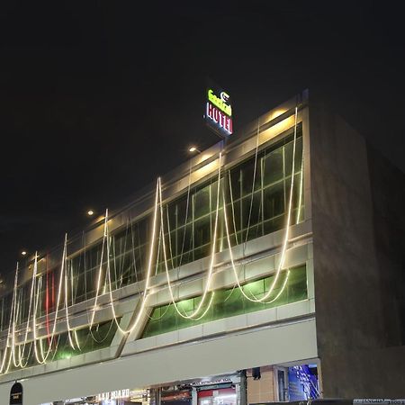 Super Townhouse Geetraj Near Shalimar Gateway Lucknow Hotell Exteriör bild