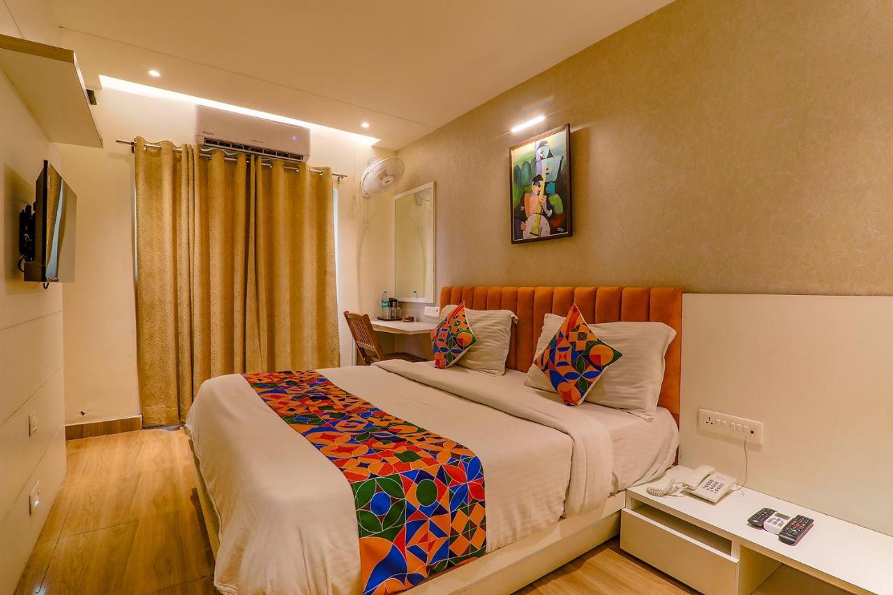 Townhouse Geetraj Near Shalimar Gateway Lucknow Hotell Exteriör bild