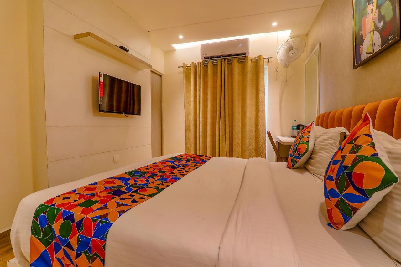 Townhouse Geetraj Near Shalimar Gateway Lucknow Hotell Exteriör bild