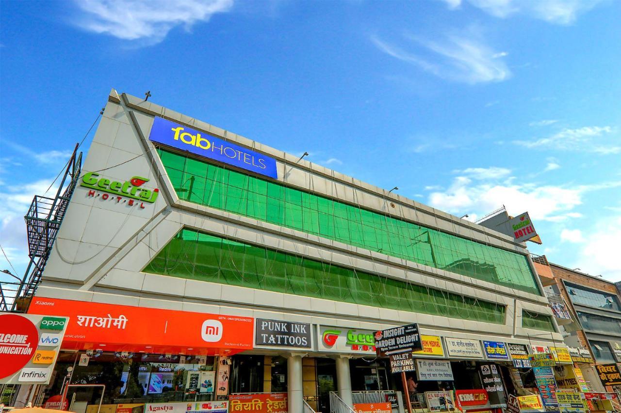 Townhouse Geetraj Near Shalimar Gateway Lucknow Hotell Exteriör bild