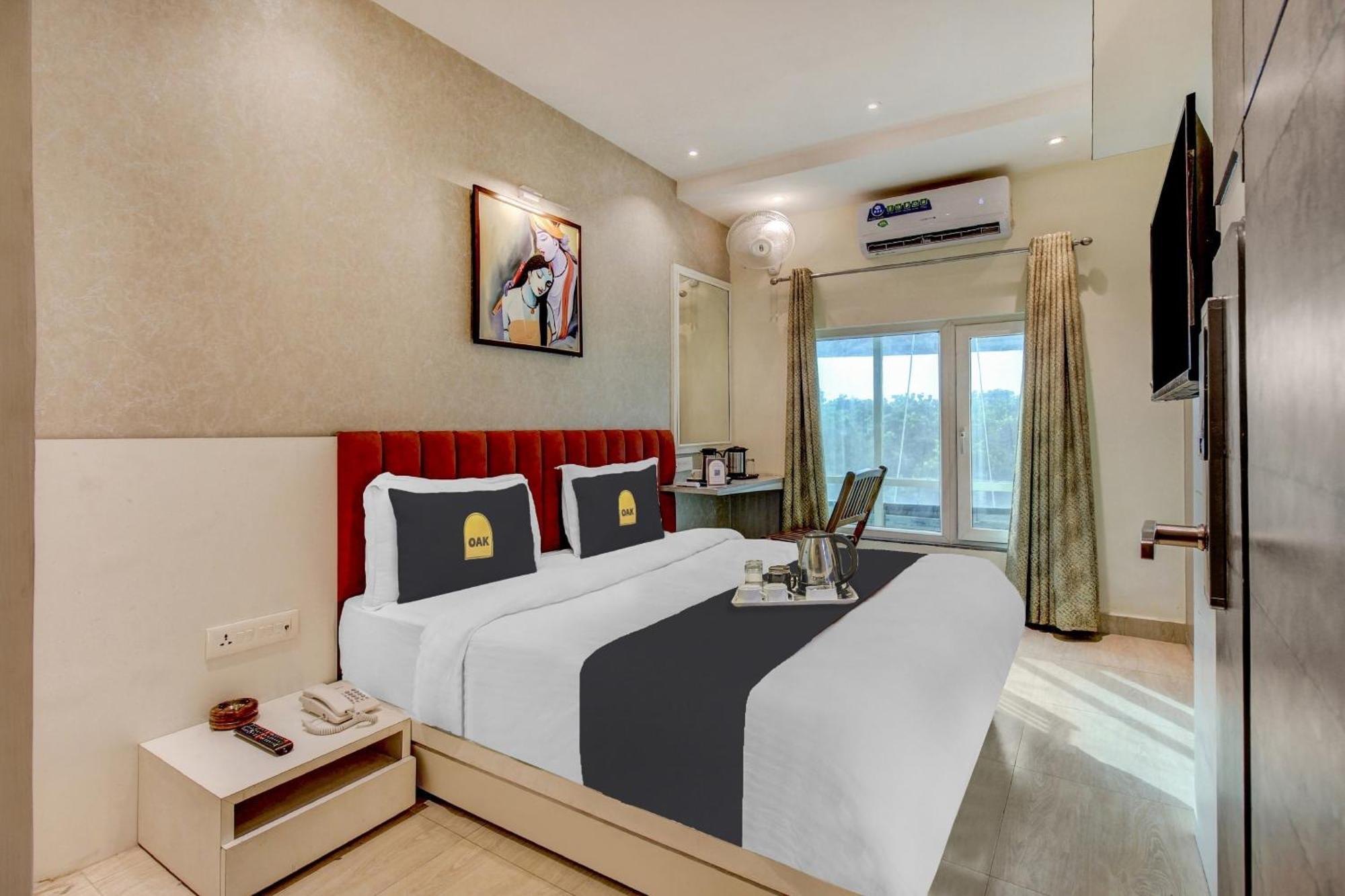 Super Townhouse Geetraj Near Shalimar Gateway Lucknow Hotell Exteriör bild