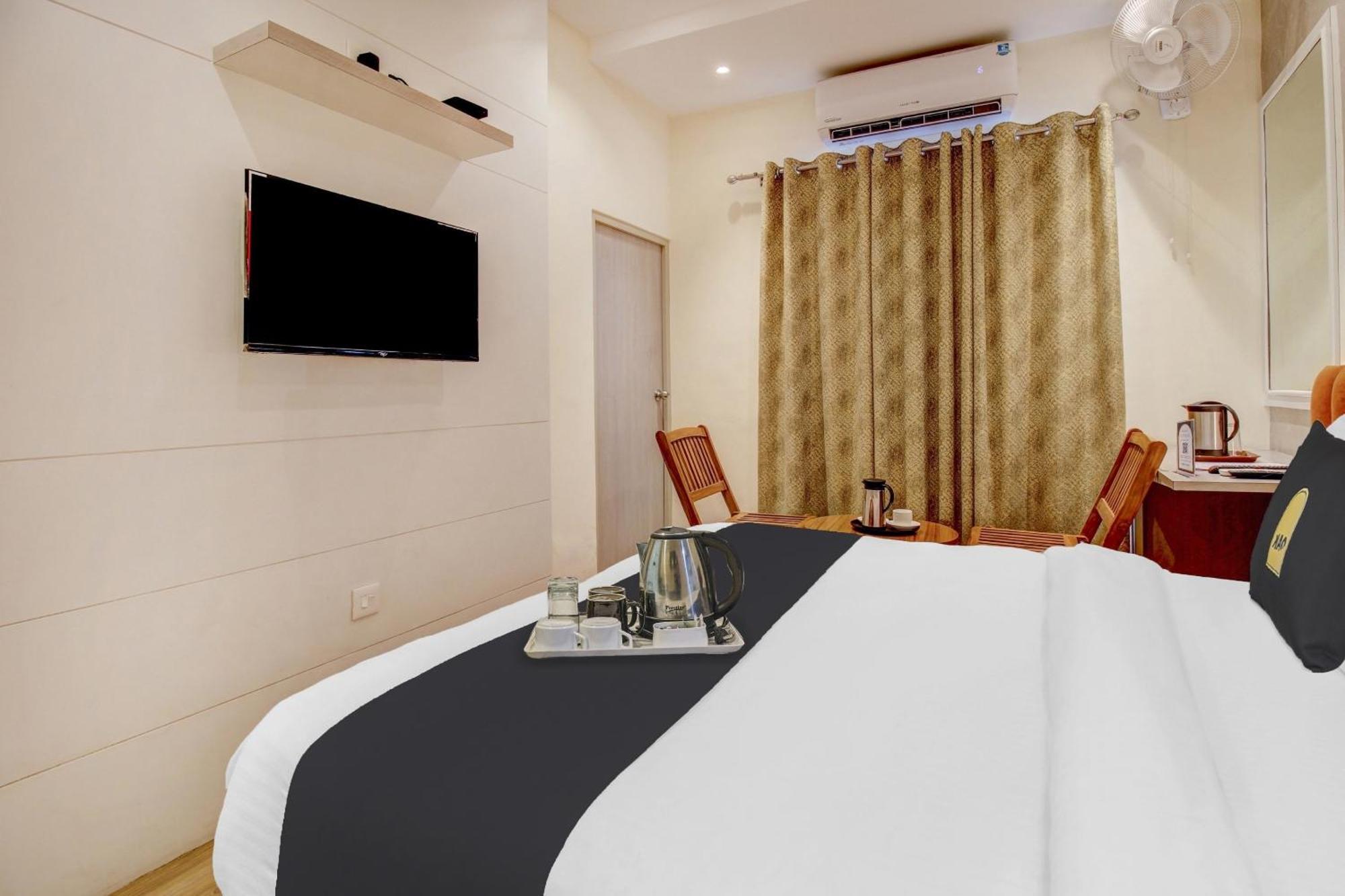 Townhouse Geetraj Near Shalimar Gateway Lucknow Hotell Exteriör bild