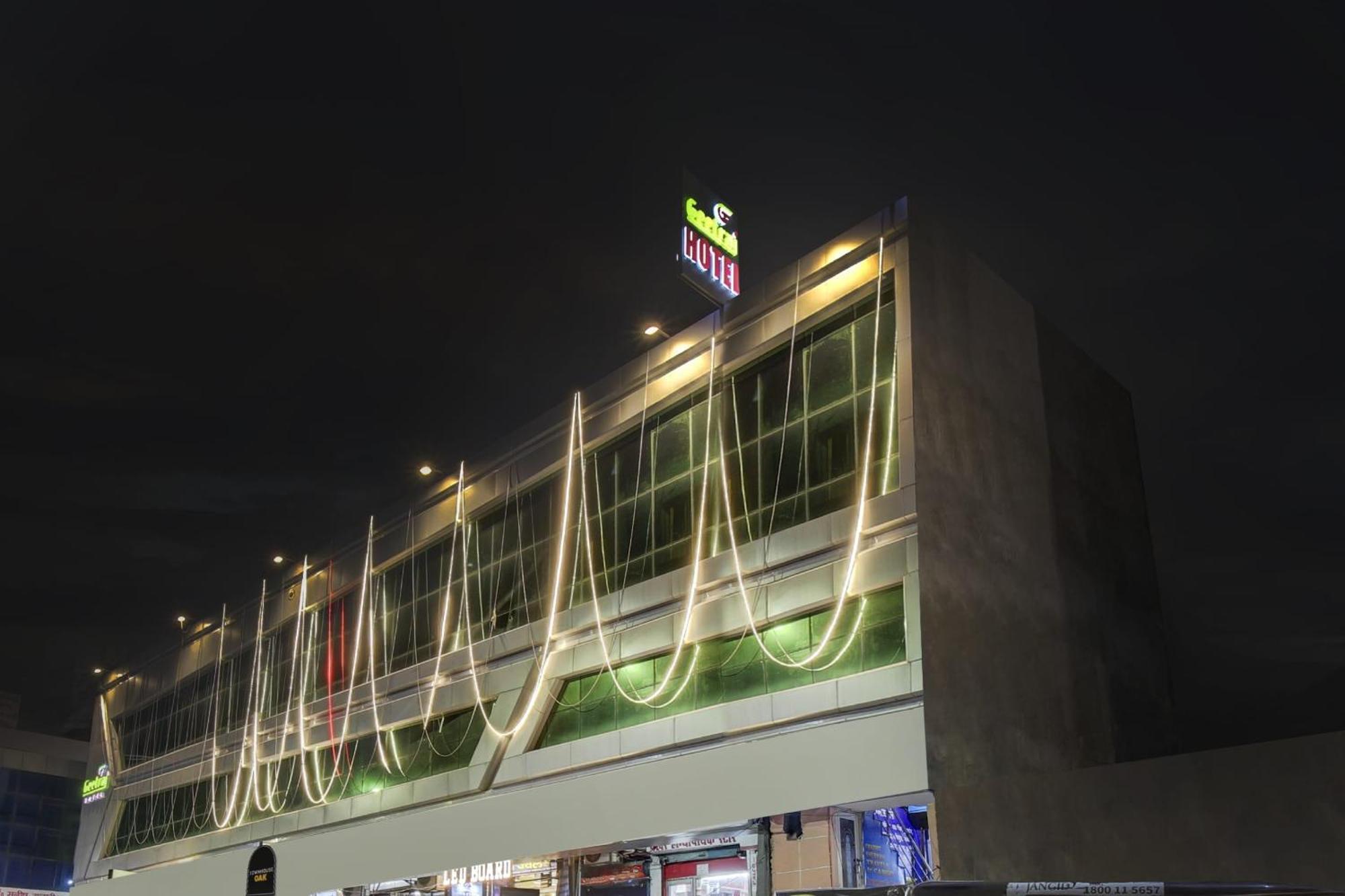 Townhouse Geetraj Near Shalimar Gateway Lucknow Hotell Exteriör bild