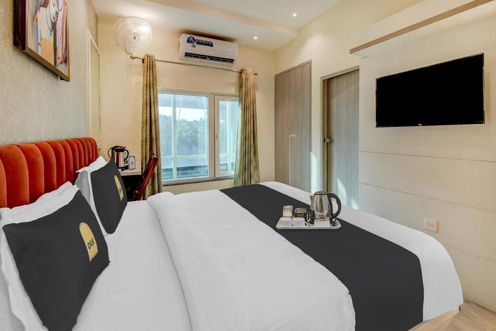 Townhouse Geetraj Near Shalimar Gateway Lucknow Hotell Exteriör bild