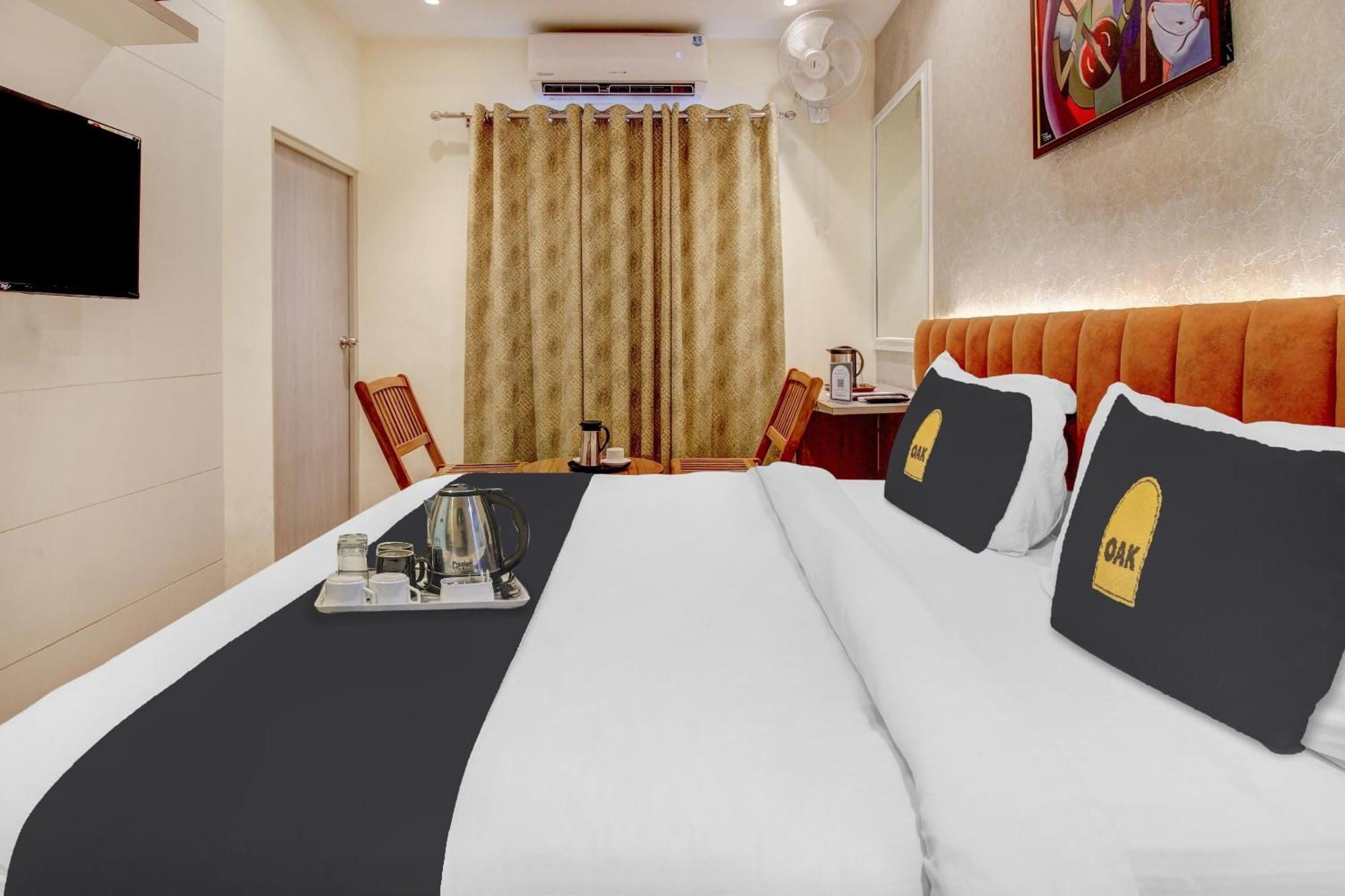 Townhouse Geetraj Near Shalimar Gateway Lucknow Hotell Exteriör bild