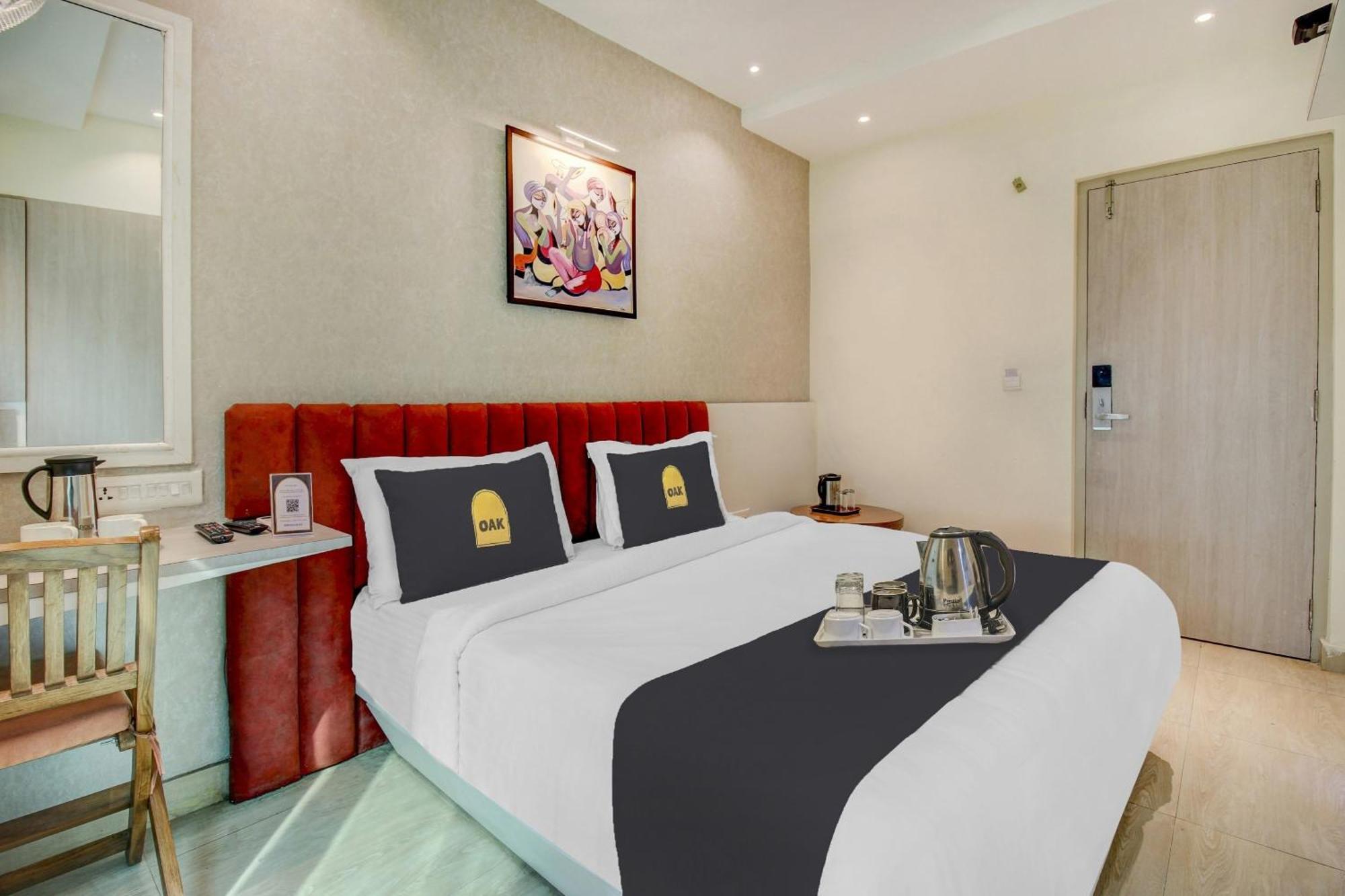 Townhouse Geetraj Near Shalimar Gateway Lucknow Hotell Exteriör bild