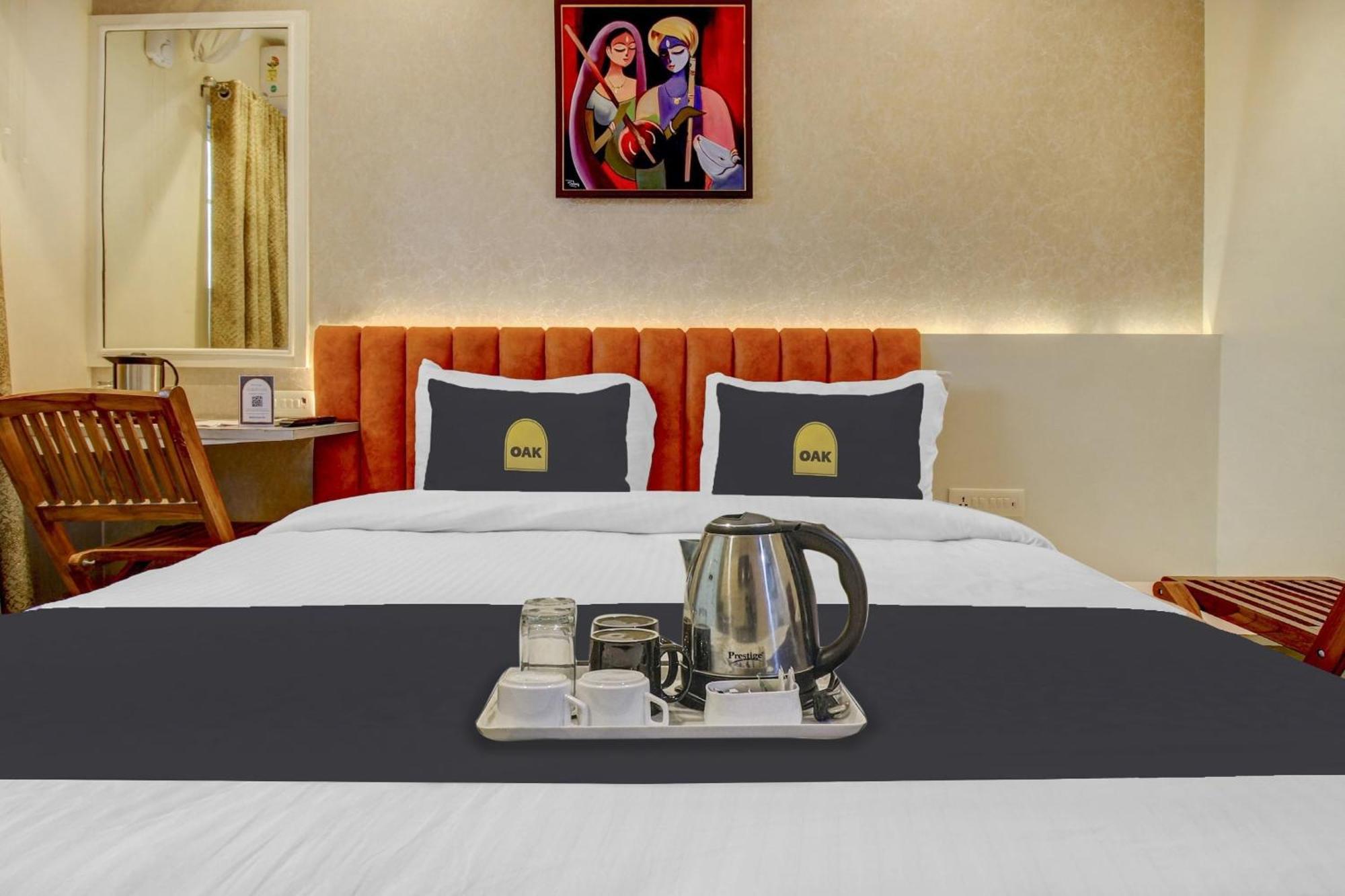 Super Townhouse Geetraj Near Shalimar Gateway Lucknow Hotell Exteriör bild