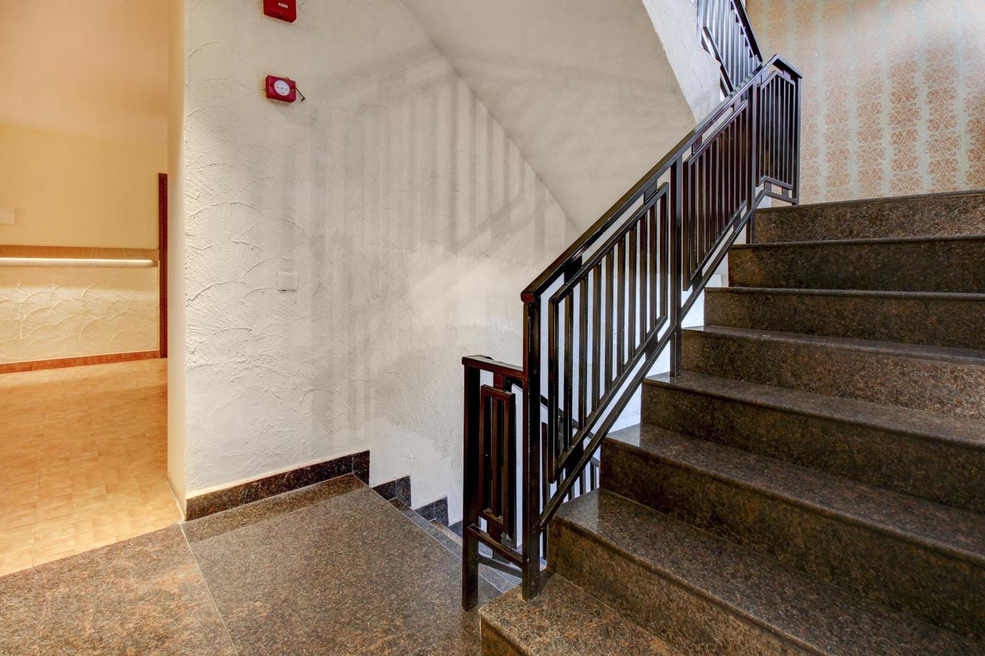 Townhouse Geetraj Near Shalimar Gateway Lucknow Hotell Exteriör bild