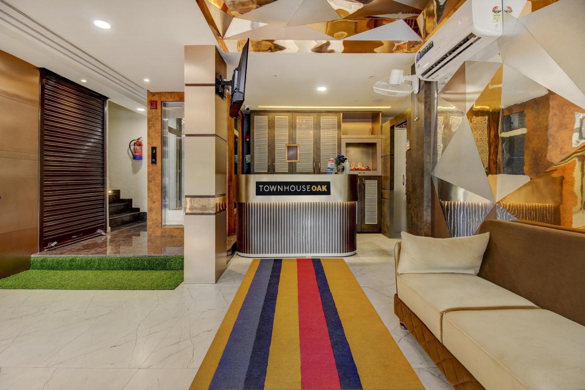 Townhouse Geetraj Near Shalimar Gateway Lucknow Hotell Exteriör bild