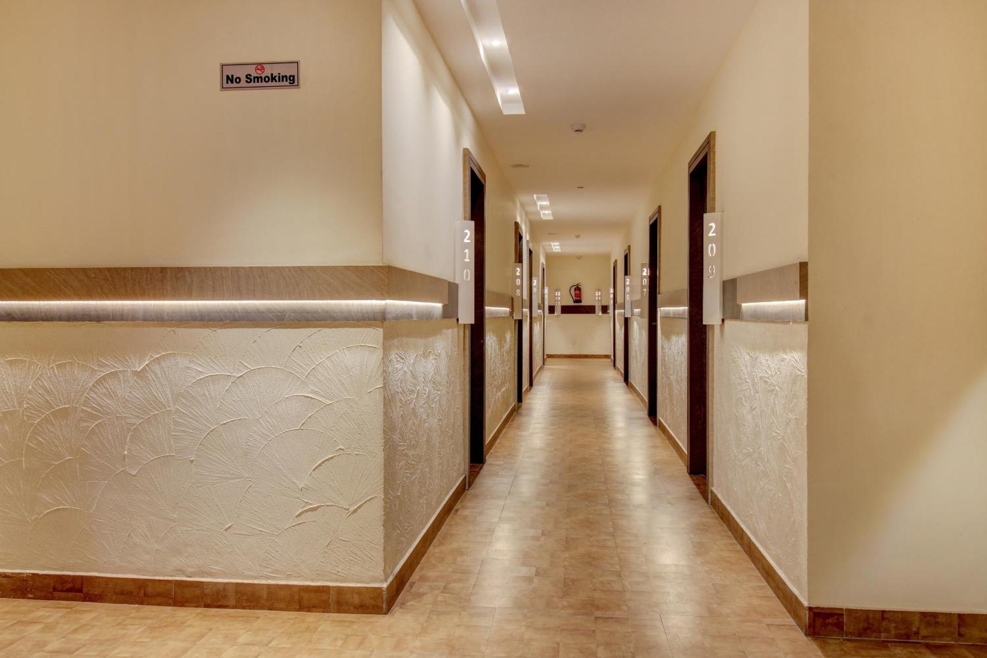 Townhouse Geetraj Near Shalimar Gateway Lucknow Hotell Exteriör bild