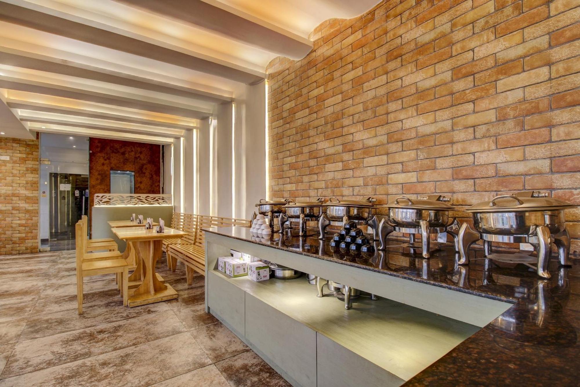 Townhouse Geetraj Near Shalimar Gateway Lucknow Hotell Exteriör bild