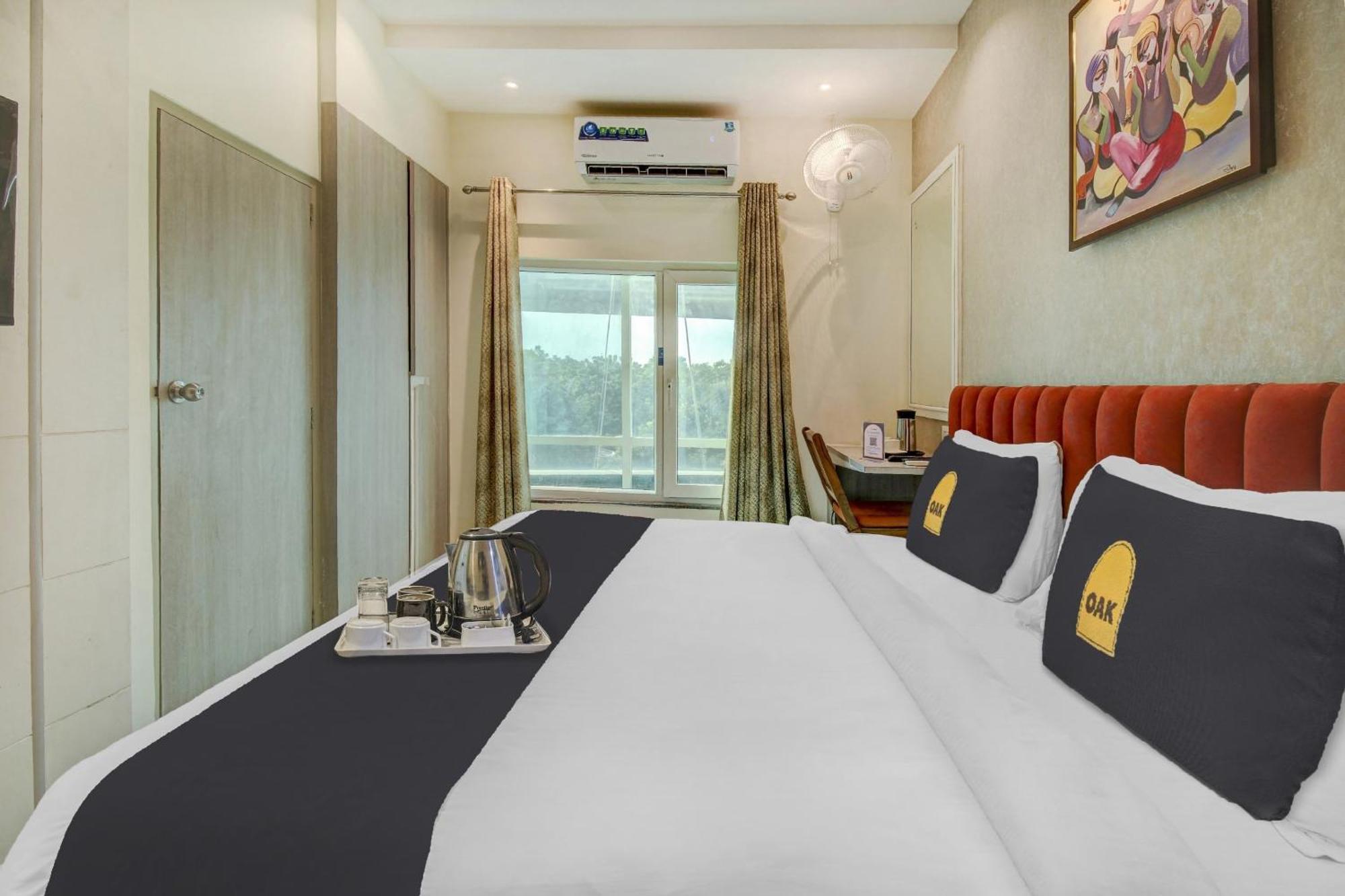 Townhouse Geetraj Near Shalimar Gateway Lucknow Hotell Exteriör bild