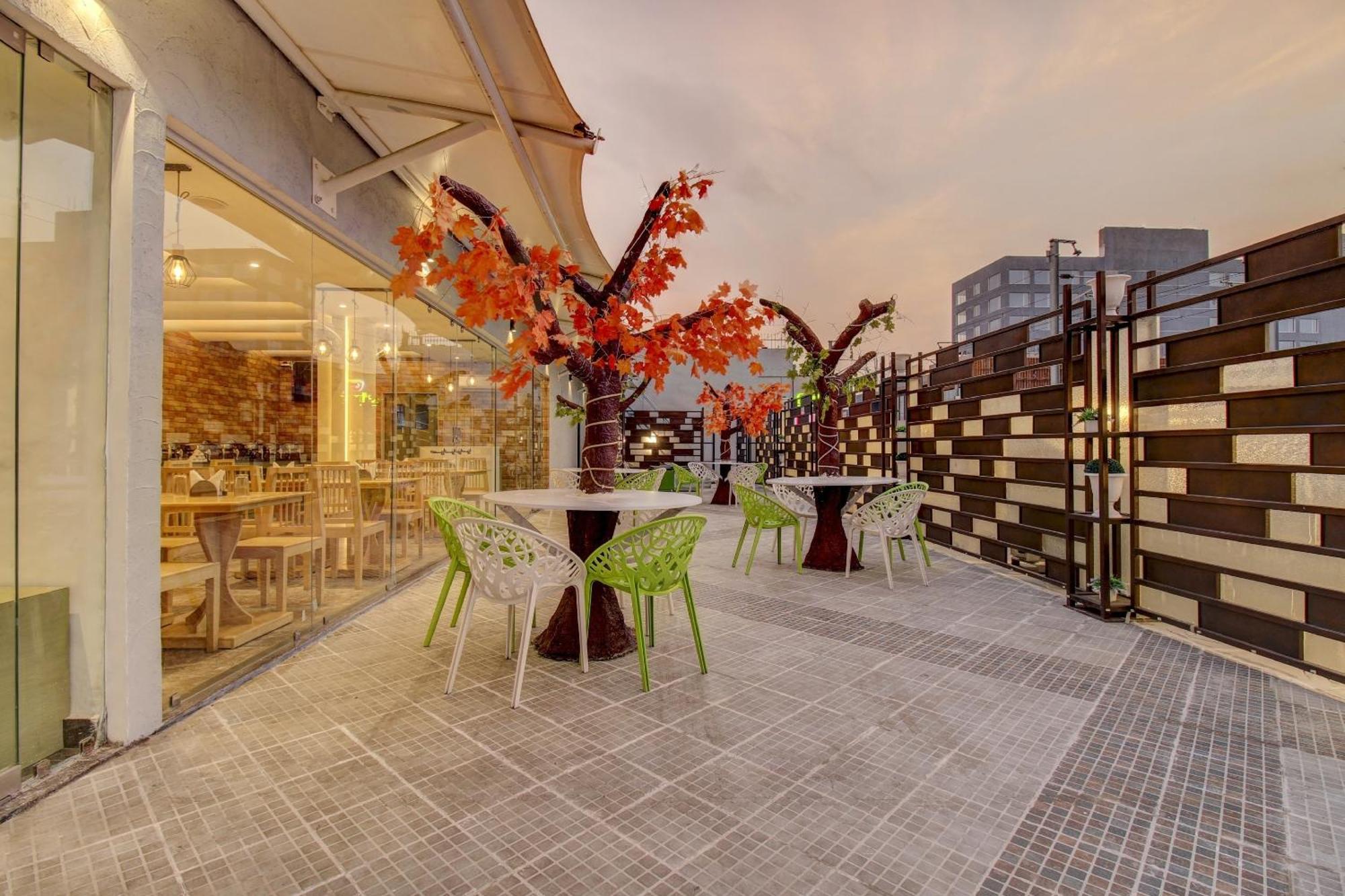 Townhouse Geetraj Near Shalimar Gateway Lucknow Hotell Exteriör bild