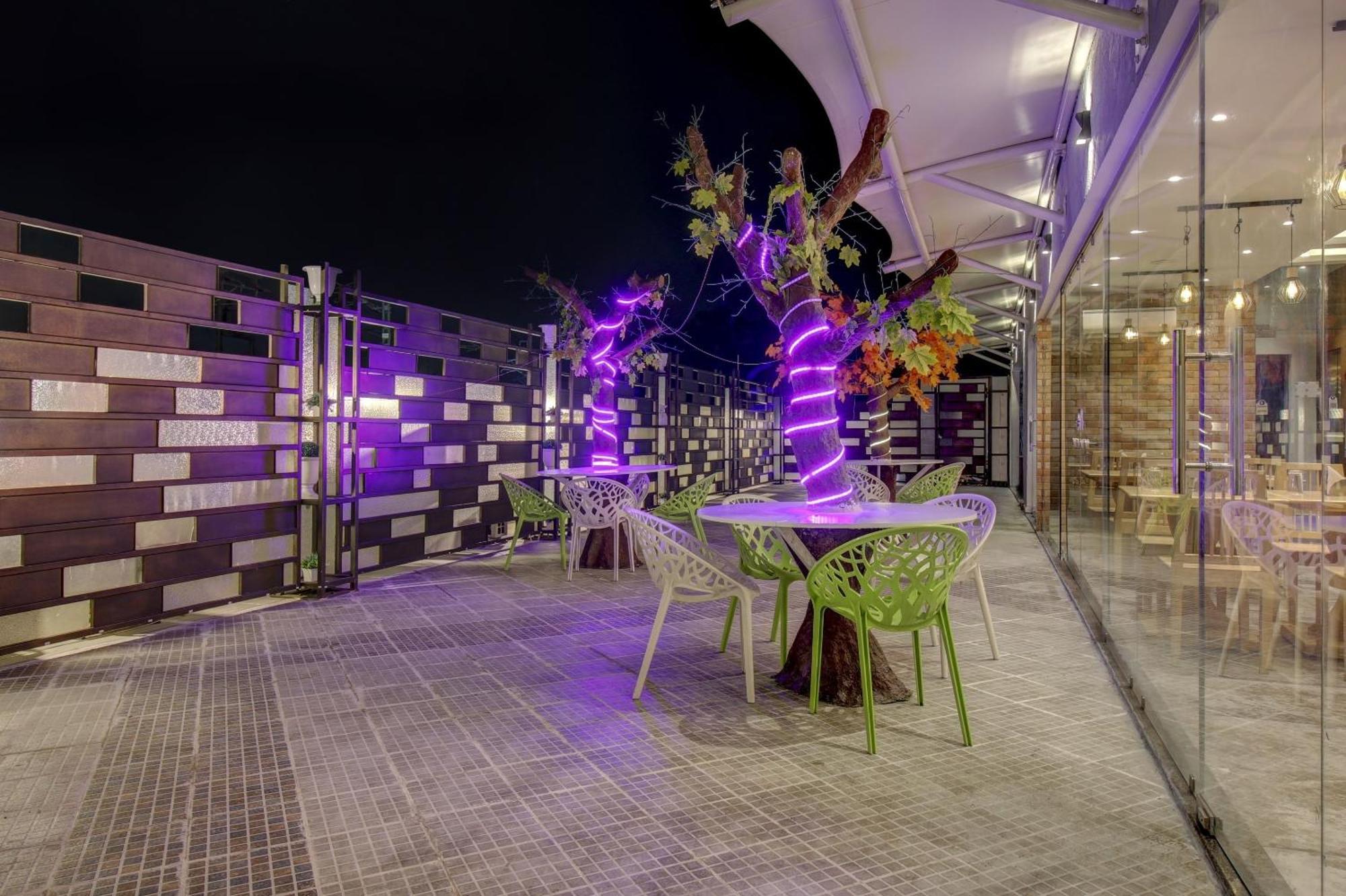 Townhouse Geetraj Near Shalimar Gateway Lucknow Hotell Exteriör bild